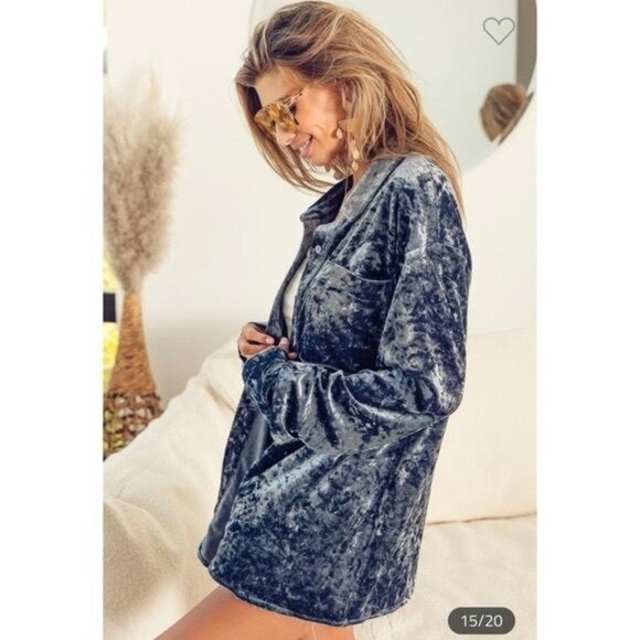 NWT Graphite Blue Crushed Velvet Long Sleeve Button Front Relaxed Fit Top - Picture 4 of 16